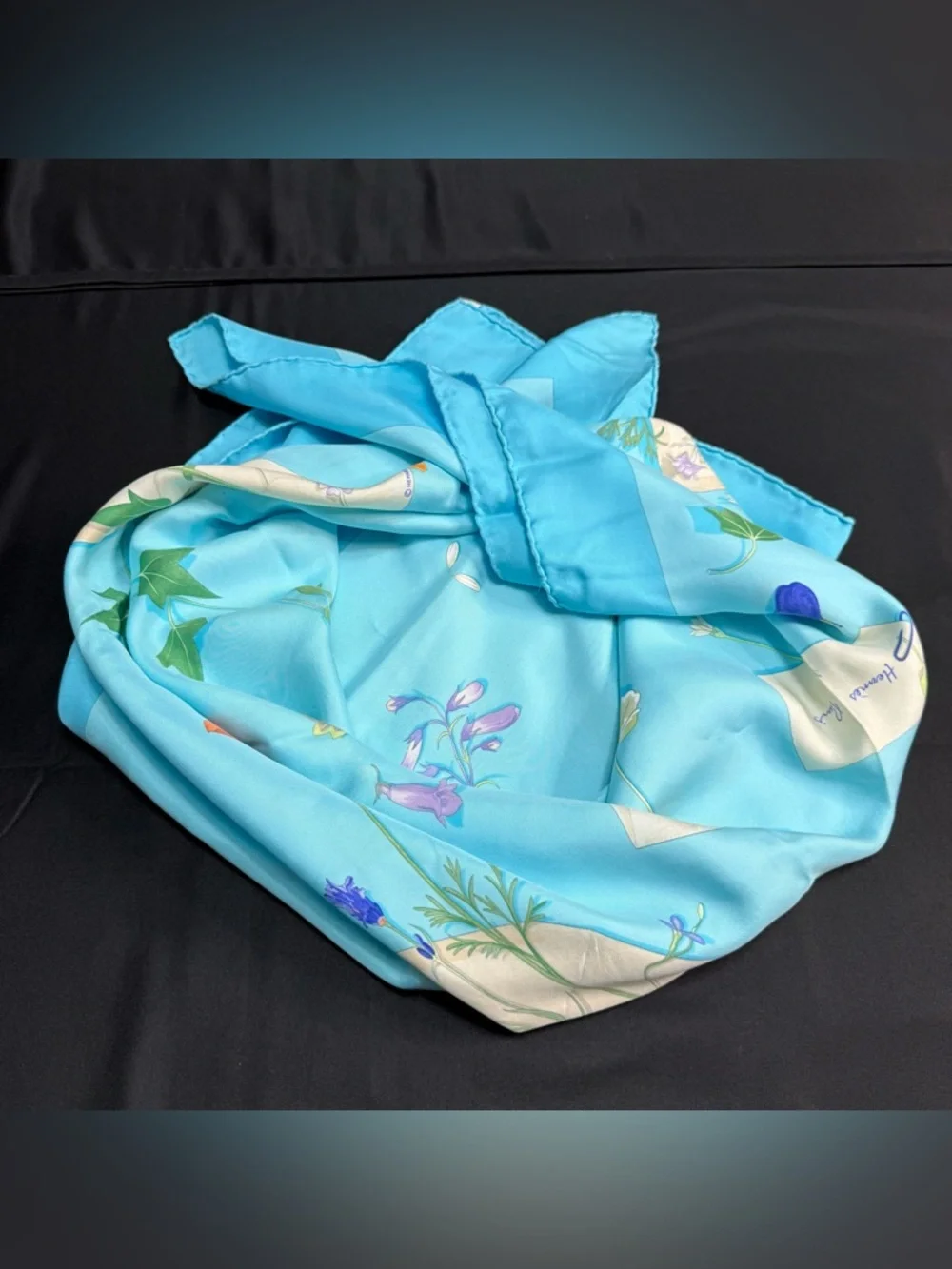 Hermes Silk Scarf Des Fleurs Pour Le Dire Blue Flowers White Love Letters - Picture 11 of 12